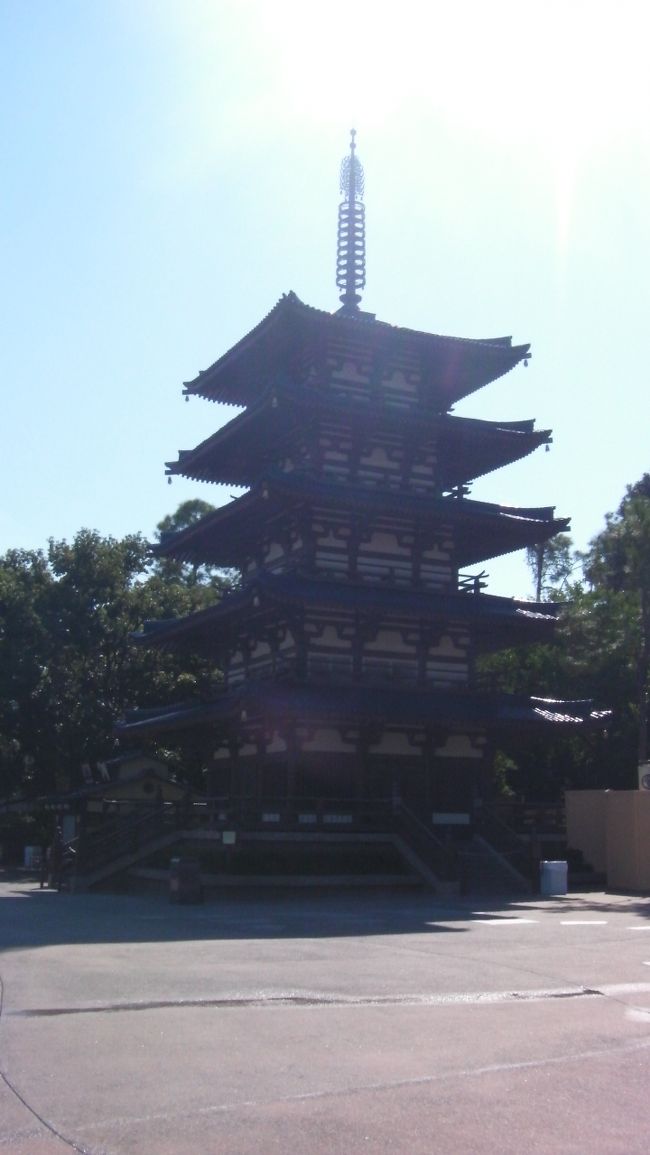 我が祖国の日本館。えらいスケールの小さい５重の塔