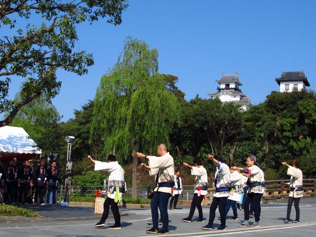 背景に城があると絵になる。<br />