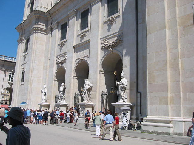 白い教会です。