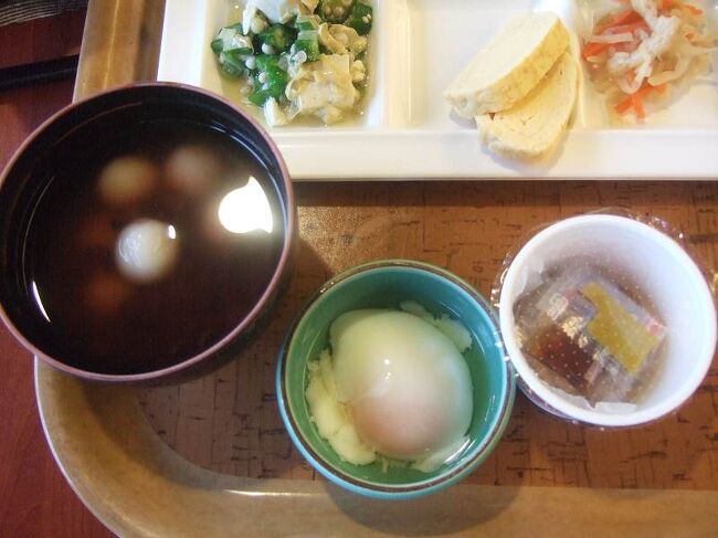 ０７０４．クロワッサンよりもぜんざいを取る。ぜんざいの白玉も欲張った。