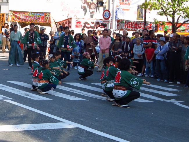 子供達だけで余興を披露しているのを見ると、祭りが次の世代にも受け継がれていくのが分かる。