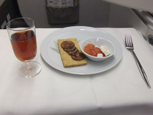 キールを注文してみたけど、なんか変な色・・・味もまぁまぁ。