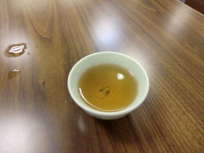 次は<br />お茶のセミナー・・・・<br /><br />ここで、<br />３万円ほど<br />円→台湾元に両替しました。<br /><br />レートは空港より良かったかな。<br /><br /><br />小さい袋に入った凍頂烏龍茶とお茶のポットを購入しました。