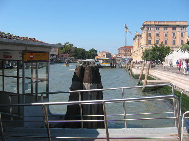 船へ渡る桟橋です。