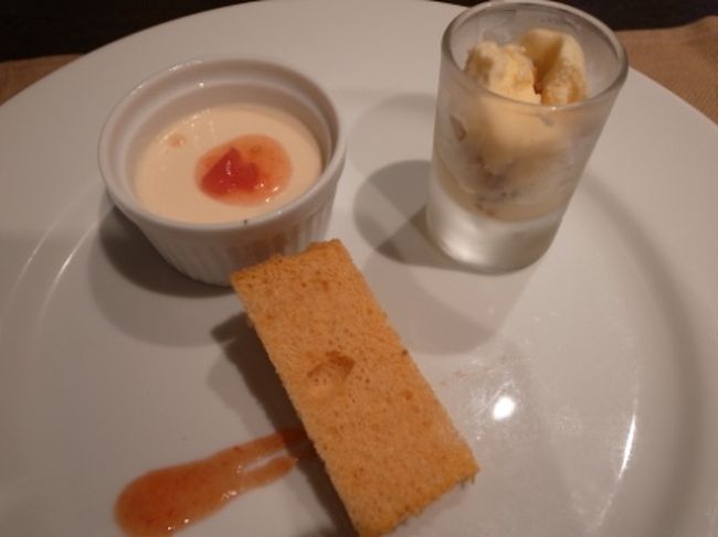 デザートもトマトのシフォン、トマトソースがけのムース、ドライトマト入りのバニラアイスでトマトだらけ!!<br /><br />これにワンドリンク付いて1,500円。<br />ごちそうさまでした〜