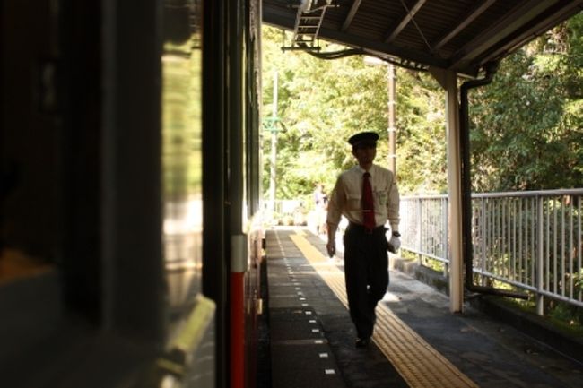 途中、3度スイッチバックがあり、その度に車掌さんが移動。