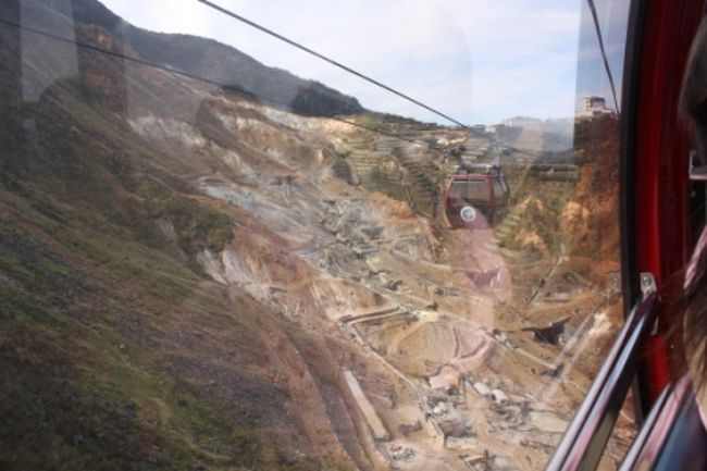 そして、眼下に大涌谷が見えると同時に目の前で待っていたのは…