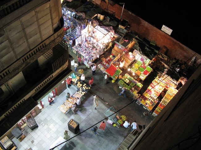 昼から夜まで音楽がにぎやかでした。