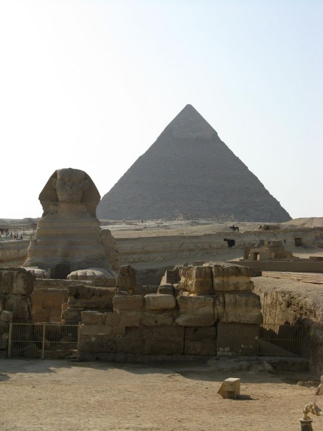 さぁ、今度いつ来れるのでしょうか。最後出る所の黒人さんのポストカード売りもなかなかどうして、次から次へとやって来ました。この後、宿で一休みして空港へ向かいました。最後空港のトイレでおじさんがトイレットペーパーの押し売りが．．．。さすがにノーと断りました。今回はこれで終わりです。