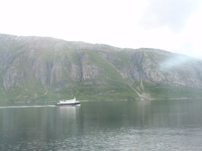 来る時は夜中で明るいけどとても眠かったのですが、昼間元気な時に見ると景色がとってもきれいです。