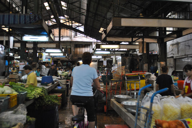 自転車で通ったチャイナタウンのマーケット