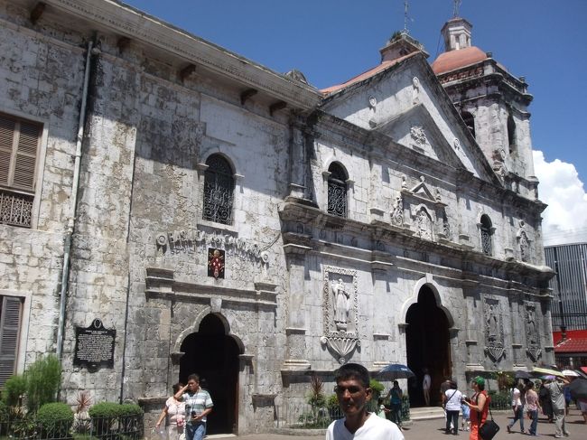 さらに歩いて２分程で、サント・ニーニョ教会。<br /><br /><br />とりあえず暑くてすでに疲れたので、タクシーでマッサージへ。<br />ガイドブックに載ってるトントンマッサージで１時間のタイ式マッサージ。<br />なんと200ペソ。安い〜♪