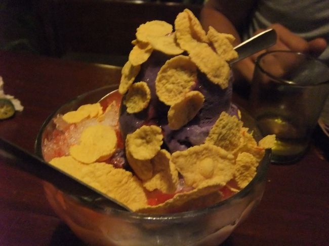 あまりお腹はすいていなかったので、パンシットと食べてみたかったハロハロ、マンゴージュース等を注文。<br />さっきのサンミゲルもだけど、御馳走してくれたので値段はわからず。<br />たぶん600ペソくらいにはなったかな。<br /><br />その後はお土産を買いたかったので、マリーナモールに寄ってもらい、マッサージのお店まで送ってもらった。<br />彼のおかげで、すごく楽しい１日だった！<br />一人で過ごしていたら、何をしていたんだろう？？<br /><br />別れ際はちょっと寂しかったけど、ホントにいい思い出ができました。