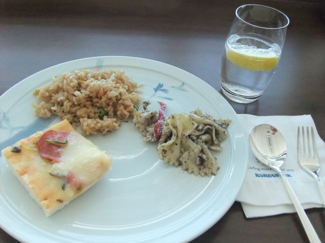 地下鉄とA'rexで空港へ。<br /><br />KEラウンジで一息。<br />