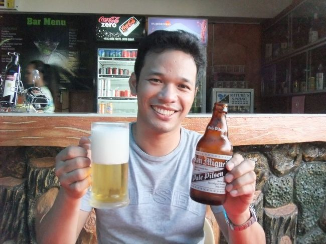 買い物に満足したので、次はネイルへ。<br />３０分ほどでケア＆カラー。200ペソ。マニキュアとマッサージが同じ値段って？！<br /><br />さらに暇になったので、どうしようかと思っていたら、現地人に声をかけられた。彼も暇なので、案内すると。<br />怪しい人ではなさそうなんだけど気乗りせずその場を去ったものの、その後行ったスーパーでも出会ってしまい、断る理由がなく、マクタン島の観光へ連れていってもらった。<br /><br />その後、私の希望でサンミゲルを飲みに連れてってもらった。<br />