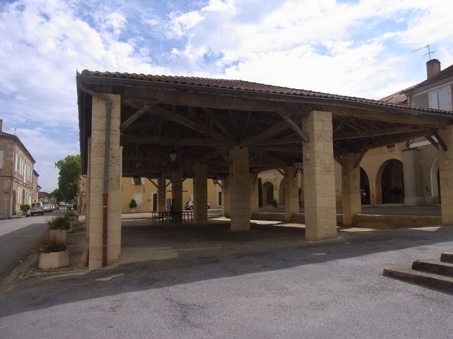 さて、Barranに到着です。<br /><br />この建物は・・・市が立ったりするのかな？