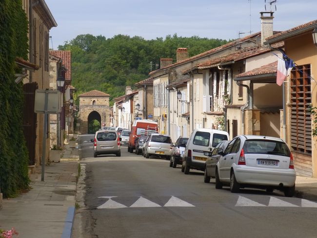 メイン通りっぽいですね。