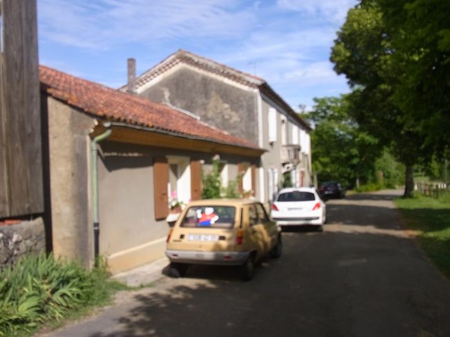 ちょっと歩くと、面白い車が。