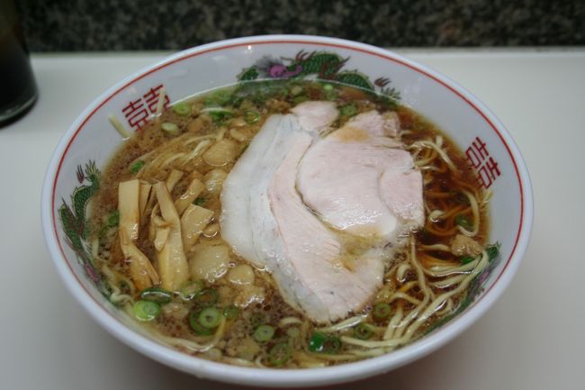 昼は大判焼きとアイス最中と日本酒だったのでお腹にこたえます！<br />お味は？<br />やっぱり尾道ラーメン！って感じですね（＾＾