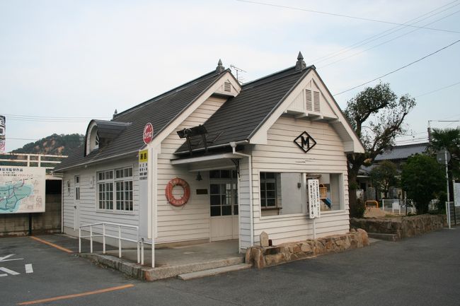 尾道三部作第二作「あした」で使われたロケオープンセットが向島の渡ったところにバスの待合室としてありました。