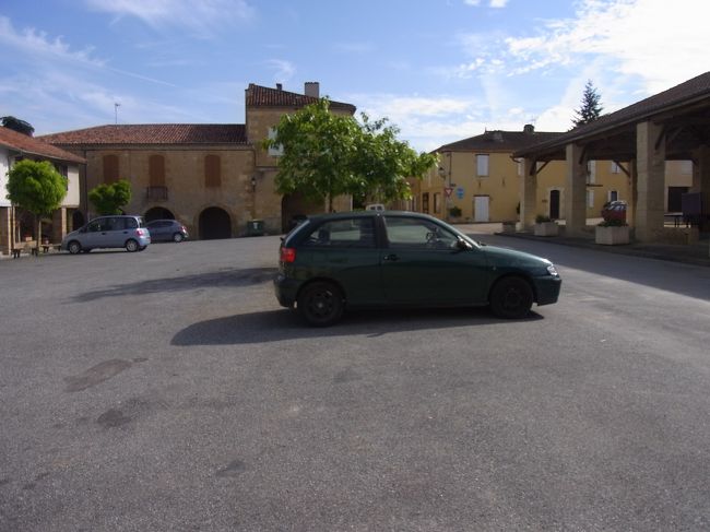 Ｄ君の弟さんの車。<br /><br />Ｄ君の車は、今故障中（ＴＴ)<br /><br />弟さんから借りてくれたのです。Merci!!!