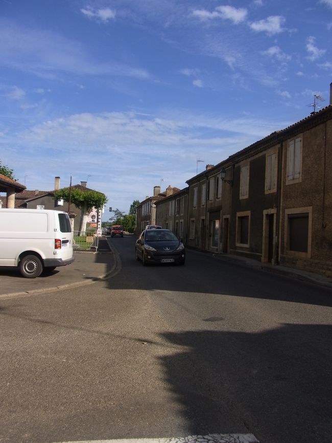 道路を渡って・・・