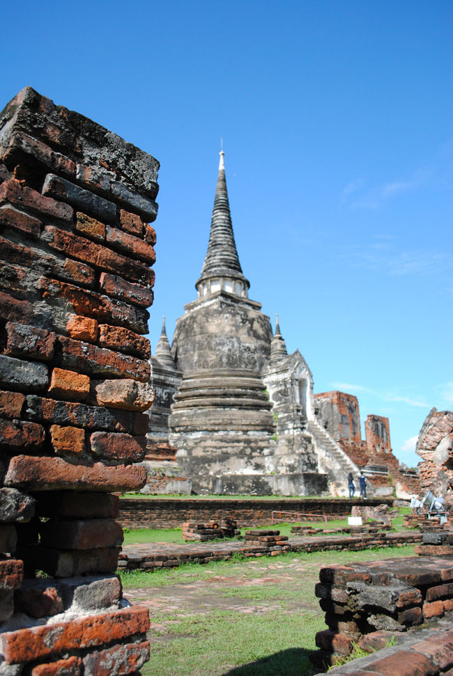 洪水で半分浸水しているのに、お天気は快晴
