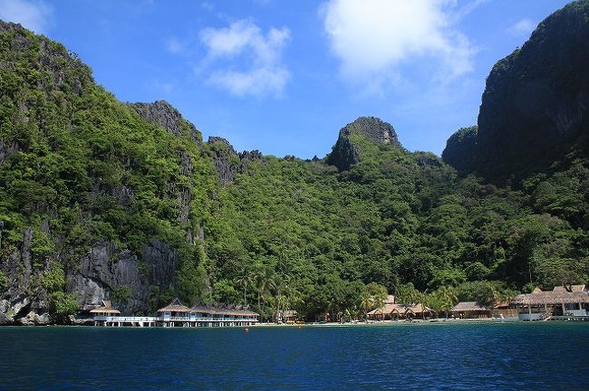 気がつくと今回の宿、ミニロック島に到着！！ <br /><br />バンカーボートで約４０分の所要だ。 <br />島にはこの宿のみしかなく、他には何もない。 <br />まさに究極のリゾート！ 