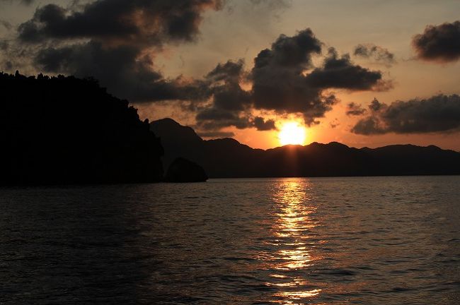 翌日<br /><br />☆サンライズクルーズ <br /><br />朝早かった；眠かったのであまり記憶が・・w <br />綺麗でした！この日も天気は晴れ☆ <br />