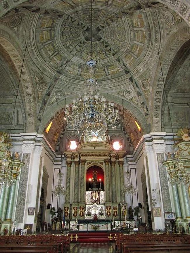 ☆サン・アグスチン教会 <br />１９９３年に世界遺産登録されたバロック様式の教会。 <br />１５８７年に着工、１６０６年完成。 <br />この地域では唯一建築当時のものが残っており、現存するフィリピンの石造りの教会で最古のものらしい。 