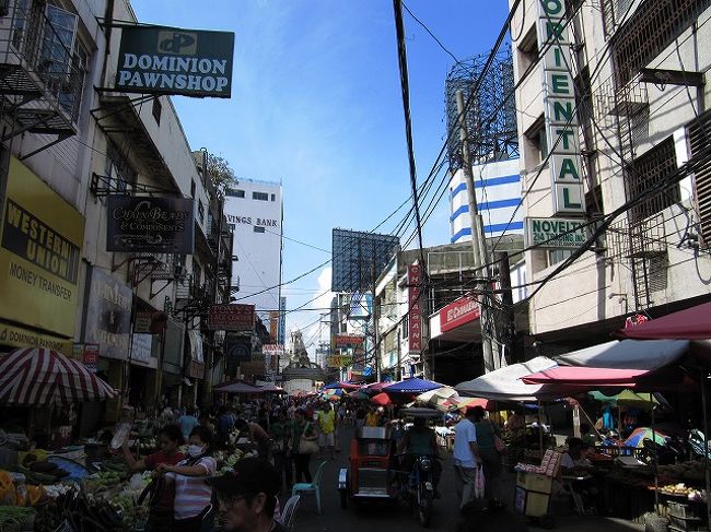 次のキアポ教会は近くまで車が入れないので、少し歩くことに。 <br />運ちゃんに唯一、「この辺は危険だからは気をつけろ」と言われたのが印象的だった。 