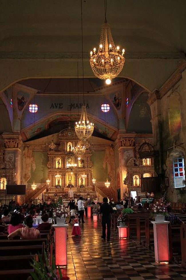 偶然にも？結婚式をやっていたので華やかさ倍増でした。 <br />新郎はなかなかのイケメンでしたよ。 <br /><br />