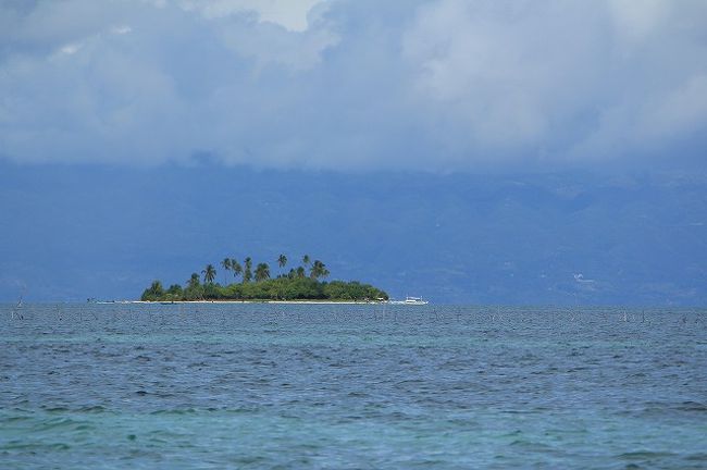 イルカのあとは無人島で休憩。<br /><br /><br />無人島といっても商人が妙にたくさんいましたが＾＾