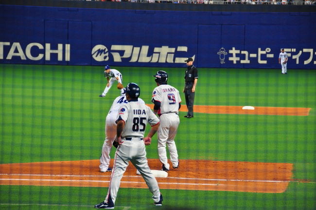 <br />ネット裏なので写真撮影もネットにピントが・・<br /><br />ドーム内は明るいのですが選手は帽子（キャップ）<br /><br />を被ってるし。動きも早いし野球撮影がこんなに<br /><br />難しいとは・・でも良い撮影練習になった！