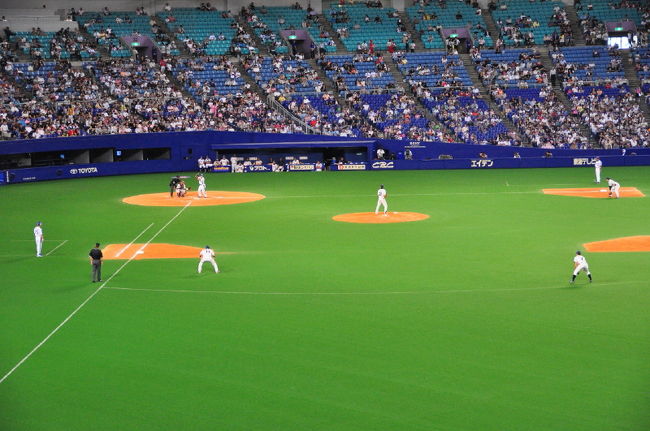 球場内を散策です<br /><br />外野ドラゴンズ応援席から<br /><br />太鼓・トランペットetc　腹の底から、しびれる〜