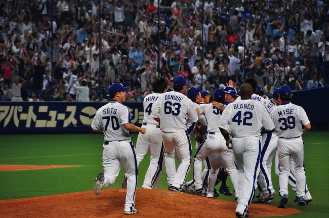 ランナー１・３塁から<br /><br />谷繁捕手のサヨナラ打！！<br /><br />うぉ〜超感激！！これで野球・中日大好きに<br /><br />背番号７０　ソト　選手も駆けつける