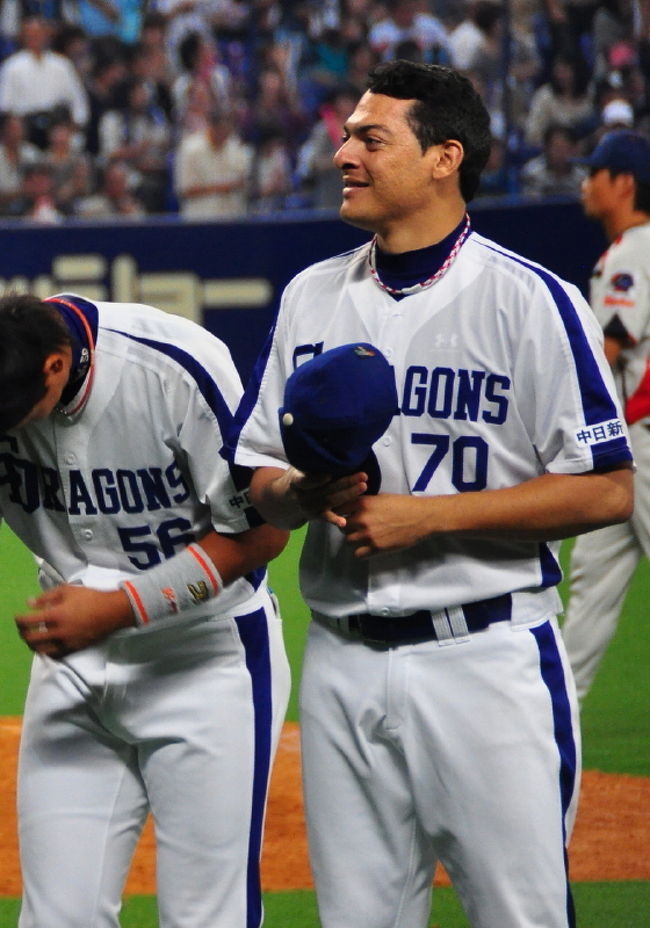 <br />ソト選手　今は故障中で出られないけど<br /><br />早く治してクライマックスシリーズ・日本シリーズと頑張って欲しい<br /><br />今年日本にやって来た<br /><br />海外では、あまり成績もよくなかったみたい<br /><br />中日の練習で一流選手へ。来年は年俸アップしてあげてちょーだい。<br /><br /><br />※ミスタービーンに似てて愛嬌があり<br /><br />力強い投球に私はファンになりました。<br /><br />ソト・ガンバレー！！！！！