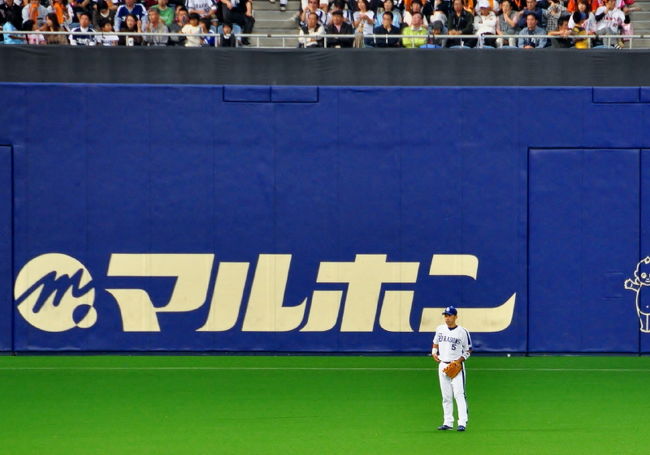 <br />昔々優勝するとファンが飛び降りて<br /><br />球場内もみくちゃになったけど<br /><br />この高さでは無理ですね。