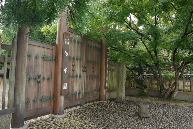 依水園の前を通って。。