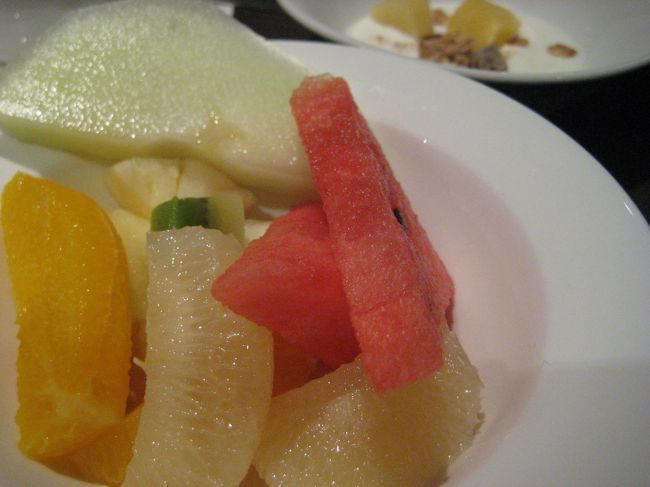 果物も缶詰じゃないですよ〜。<br />久しぶりの果物にうれしい♪