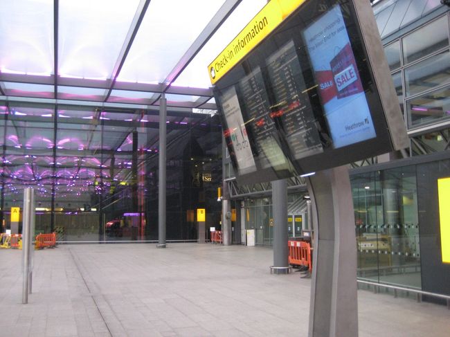 こんなに慌しく空港に戻ってくるのなら、いっそのこと空港で寝ていた方がよかったのかも。