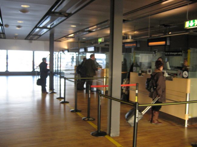 さら〜と入国審査