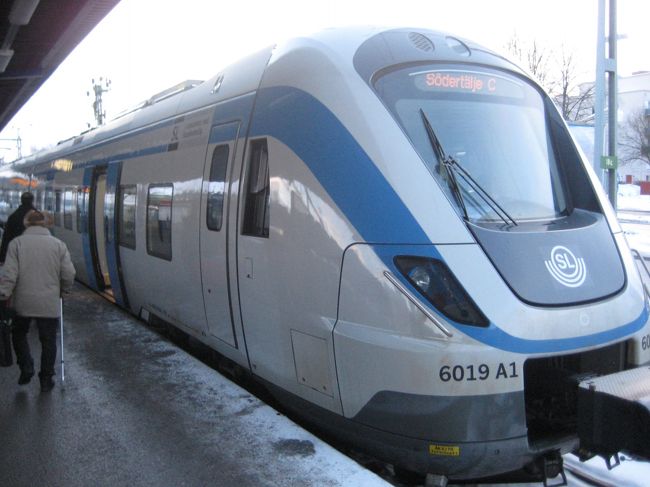 この電車に乗り、ストックホルムまで行きます