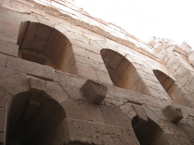 教会からもう少し下りると、こんな建物も。