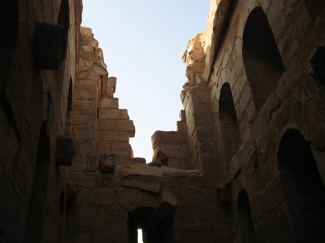 ここは修復してあるのでしょうか？<br />他と比べてとてもきれいな状態です。