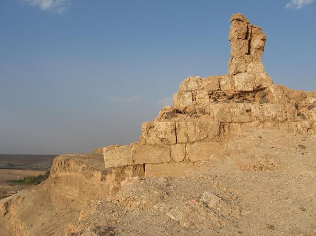 ハラビーエの対岸にあり、対を成していた遺跡です。<br />ハラビーエは逆光でしたが、こちらは順光で西陽に映えます。
