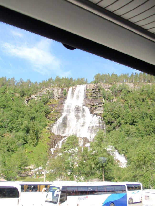 バスに乗ると早速きれいな景色が現れます。