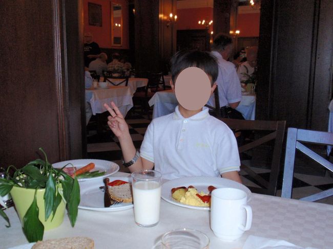 おはようございま〜す。<br />グランドテルミナスホテルの朝食は雰囲気がとっても良いです。<br />ごまパンとスナックえんどうがとっても美味しい(^ ^)！