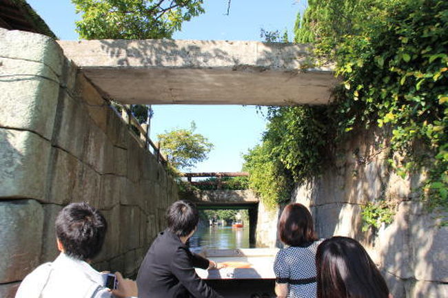 約４kmの水路をのんびりと70分かけてめぐります。<br />水路も狭くなったり、広くなったり･･･　<br />
