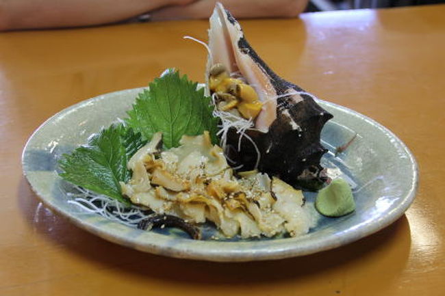 私はちょっと無理っぽいので、おいしそうなコーケという貝のお刺身にしました。